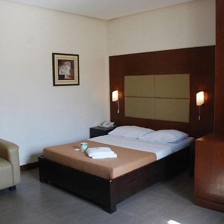Cebu Century Hotel Esterno foto